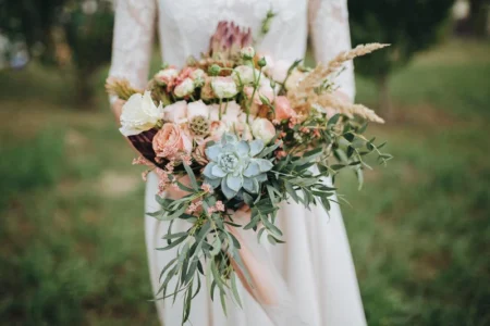 Tips to choose the right flowers for your wedding